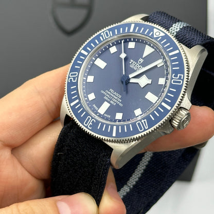 Tudor Pelagos FXD 42 mm 25707B/23-0001 Blauer Stoff 2024