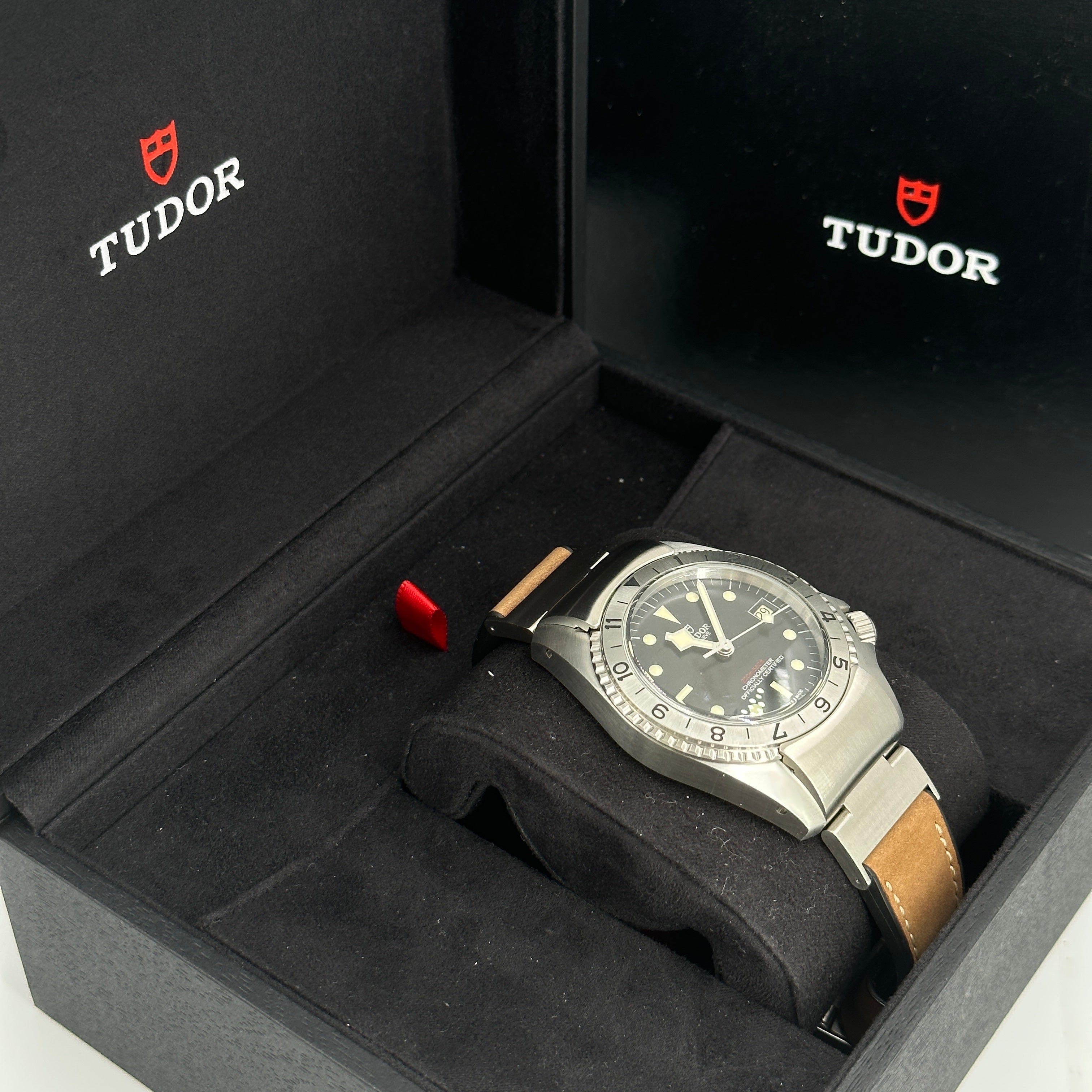Tudor Black Bay P01 42 mm 70150-0001 Schwarzes Leder 2024