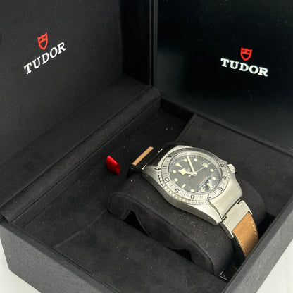 Tudor Black Bay P01 42 mm 70150-0001 Schwarzes Leder 2024