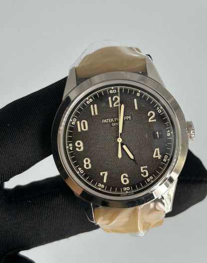 Patek Philippe Calatrava 5226G‑001 Weißgold 40 mm strukturiertes Zifferblatt