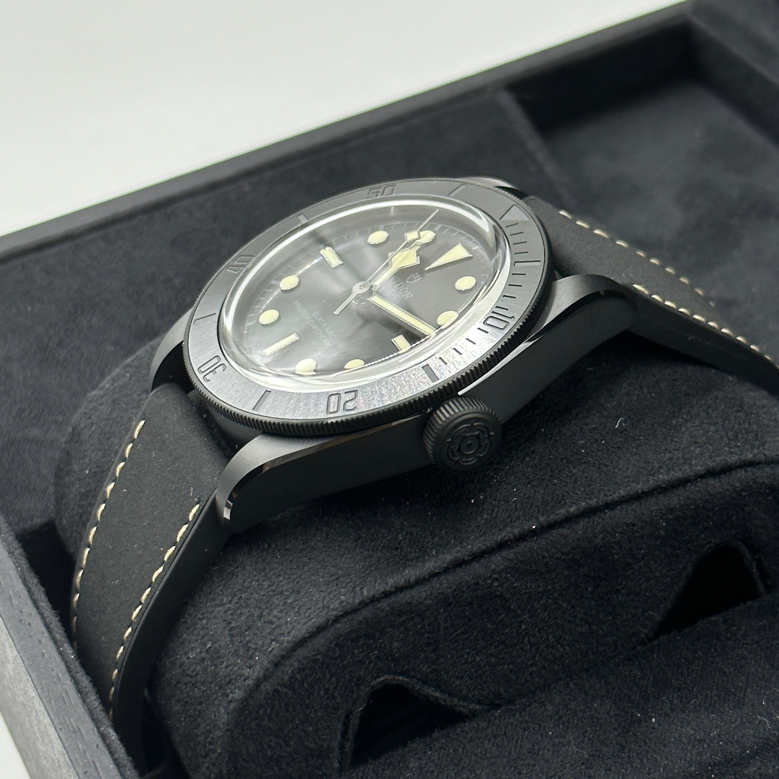 Tudor Black Bay Keramik 41 mm 79210Cnu-0001 Schwarzes Leder 2023