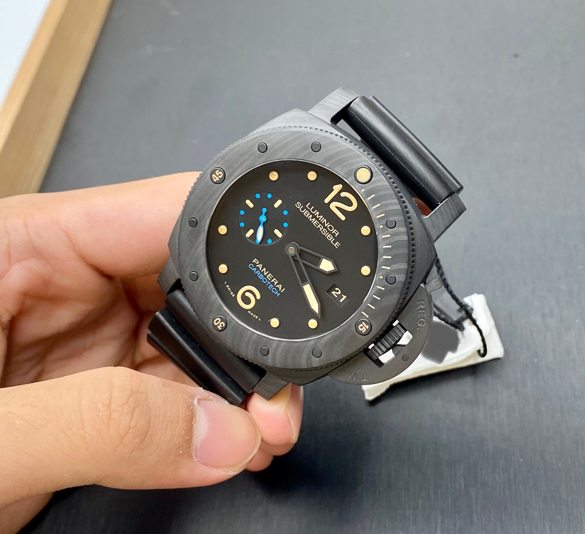 Panerai Submersible 47 mm Carbotech™ PAM00616 2017
