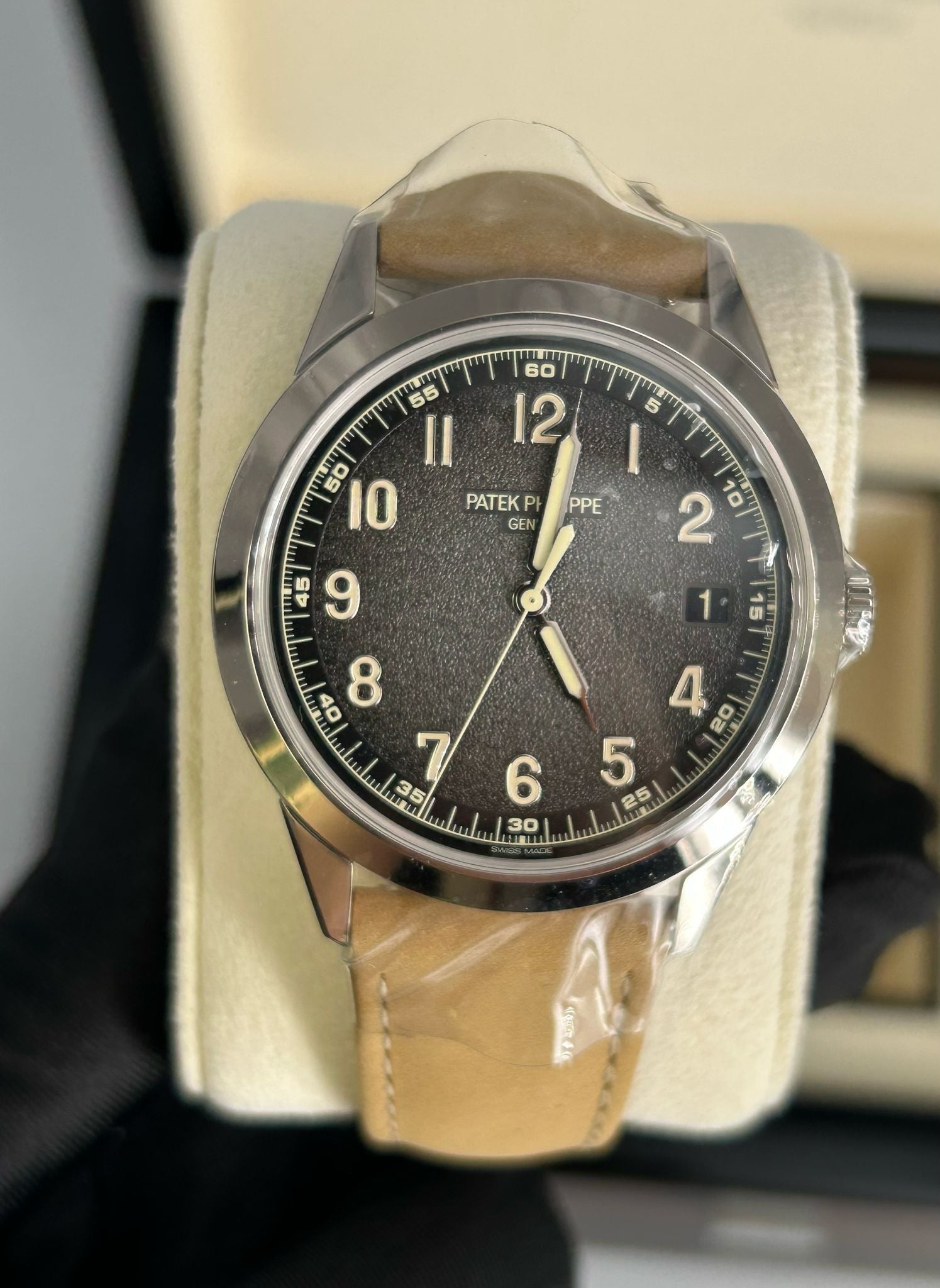 Patek Philippe Calatrava 5226G‑001 Weißgold 40 mm strukturiertes Zifferblatt