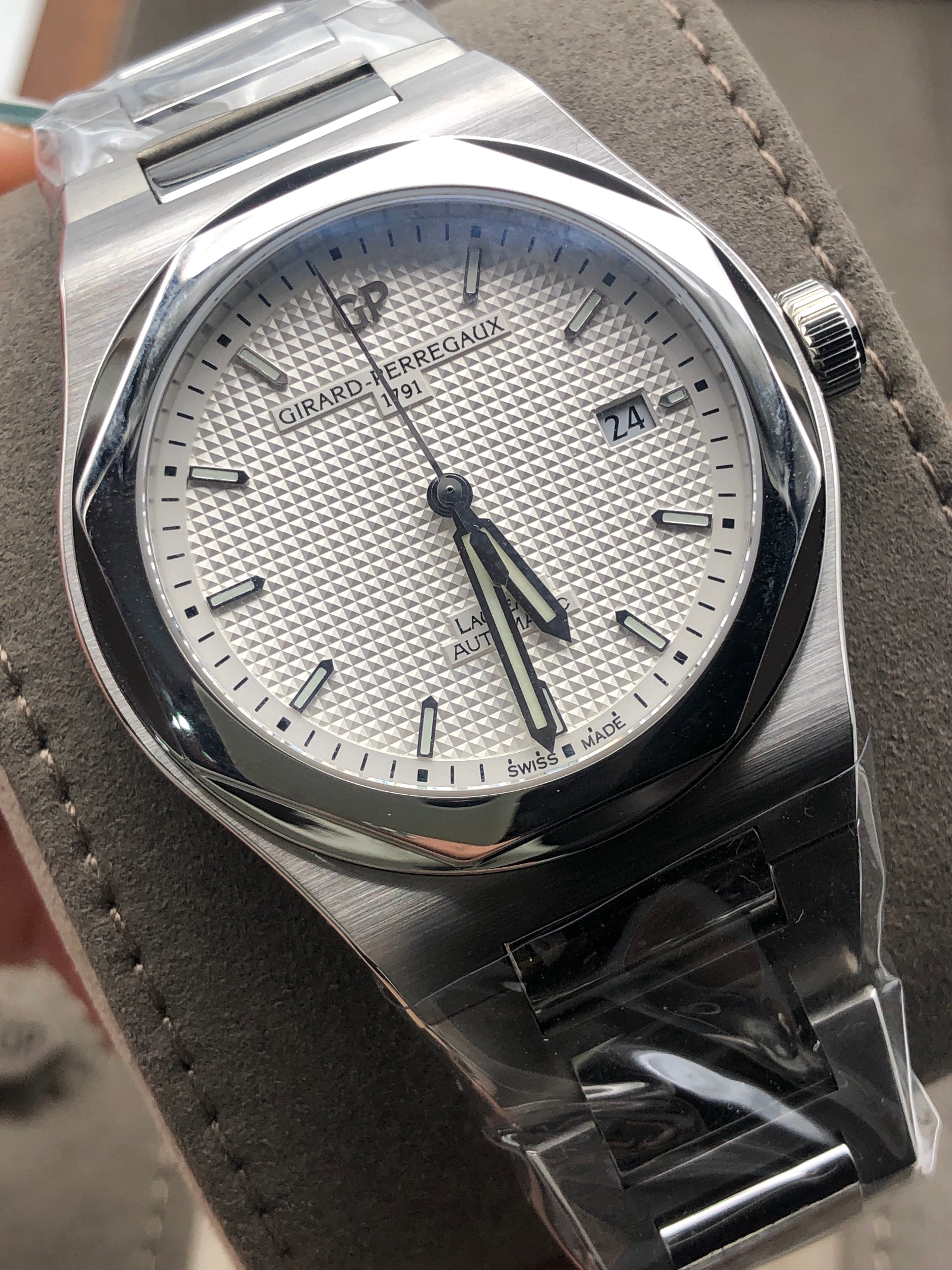 Girard Perregaux Laureato 41mm 81000-11-131-11A 2022