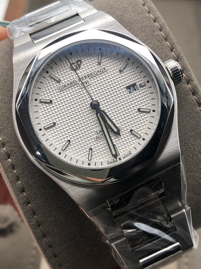 Girard Perregaux Laureato 41mm 81000-11-131-11A 2022