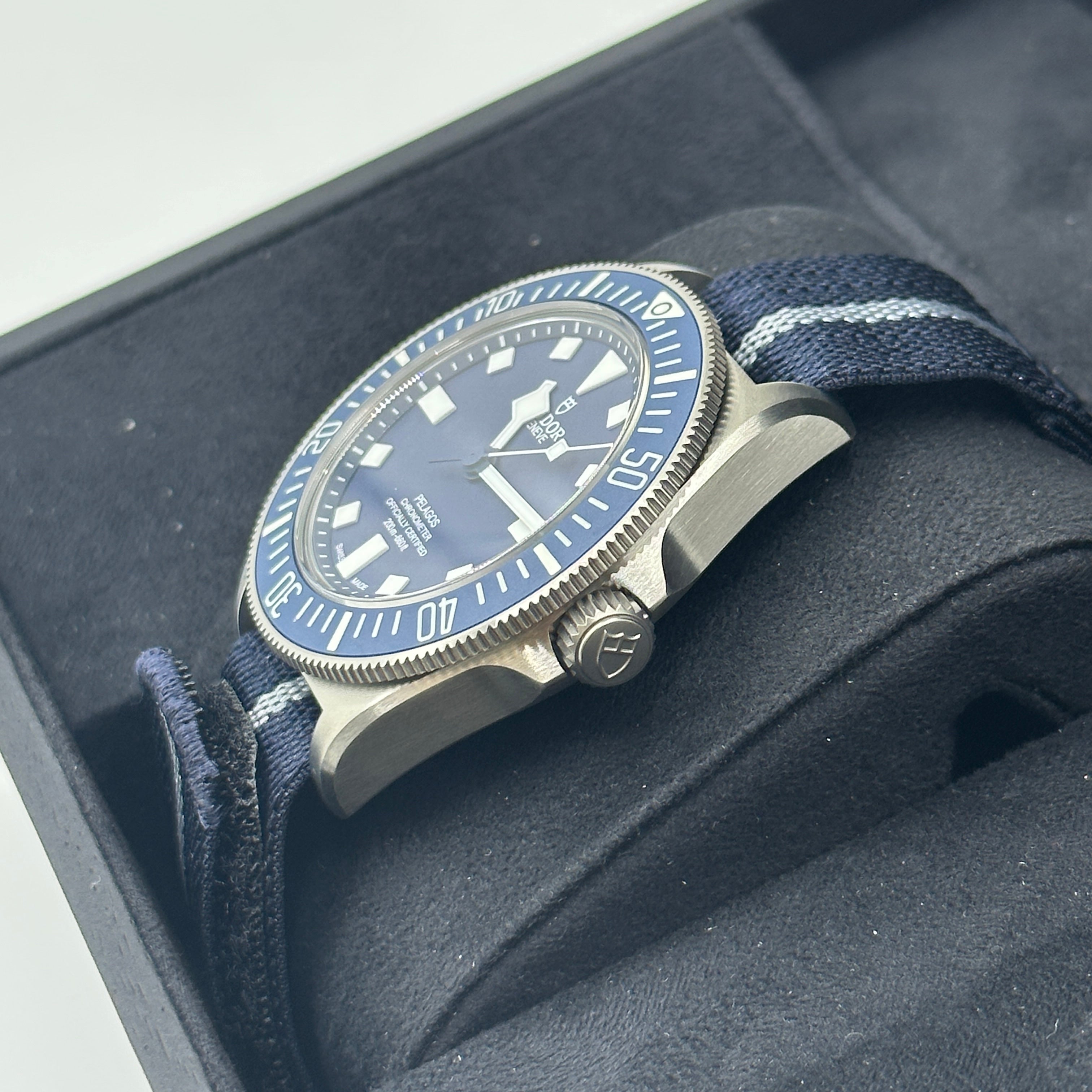 Tudor Pelagos FXD 42 mm 25707B/24 Blauer Stoff 2024