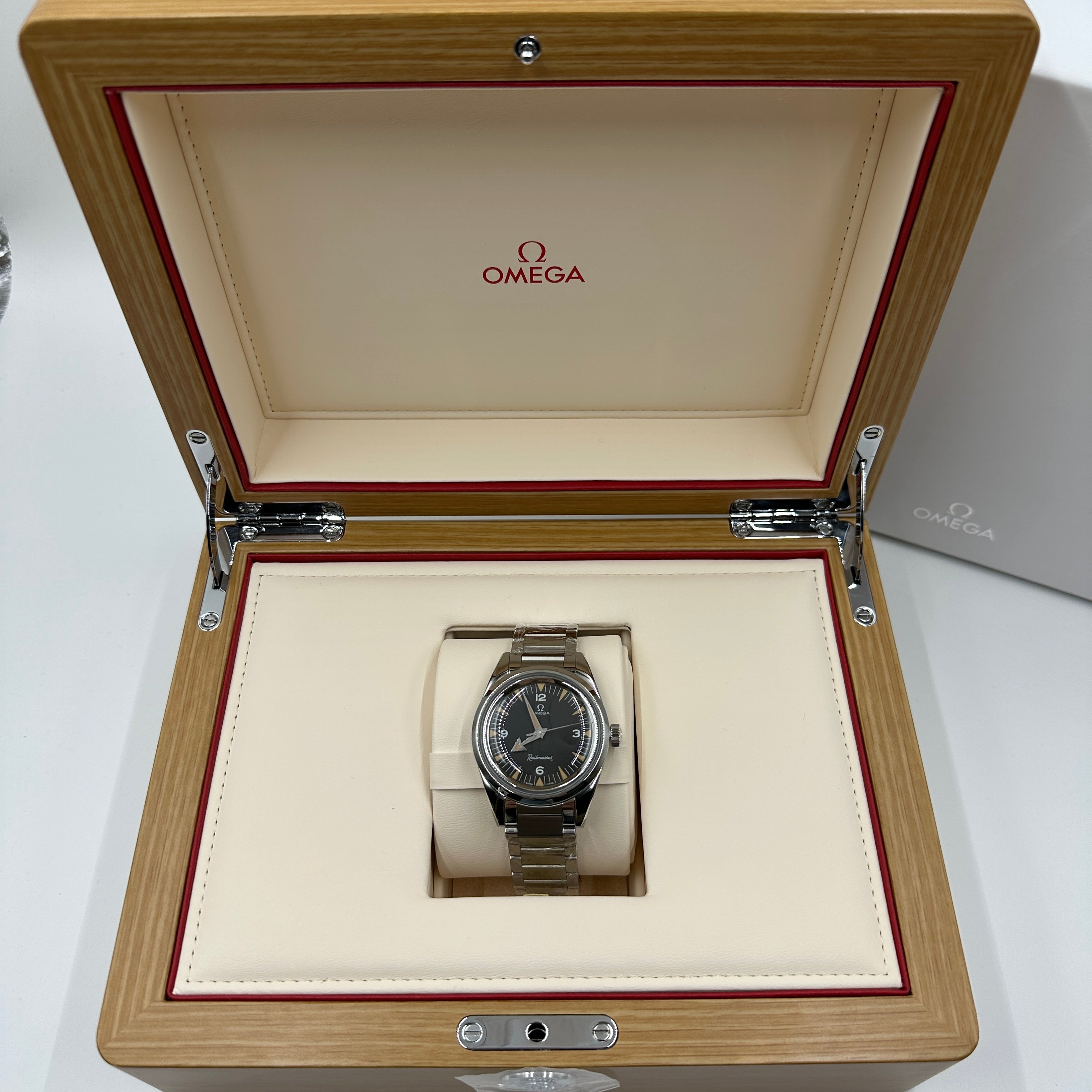 Omega Seamaster Railmaster 38 mm 220.10.38.20.01.002 2023