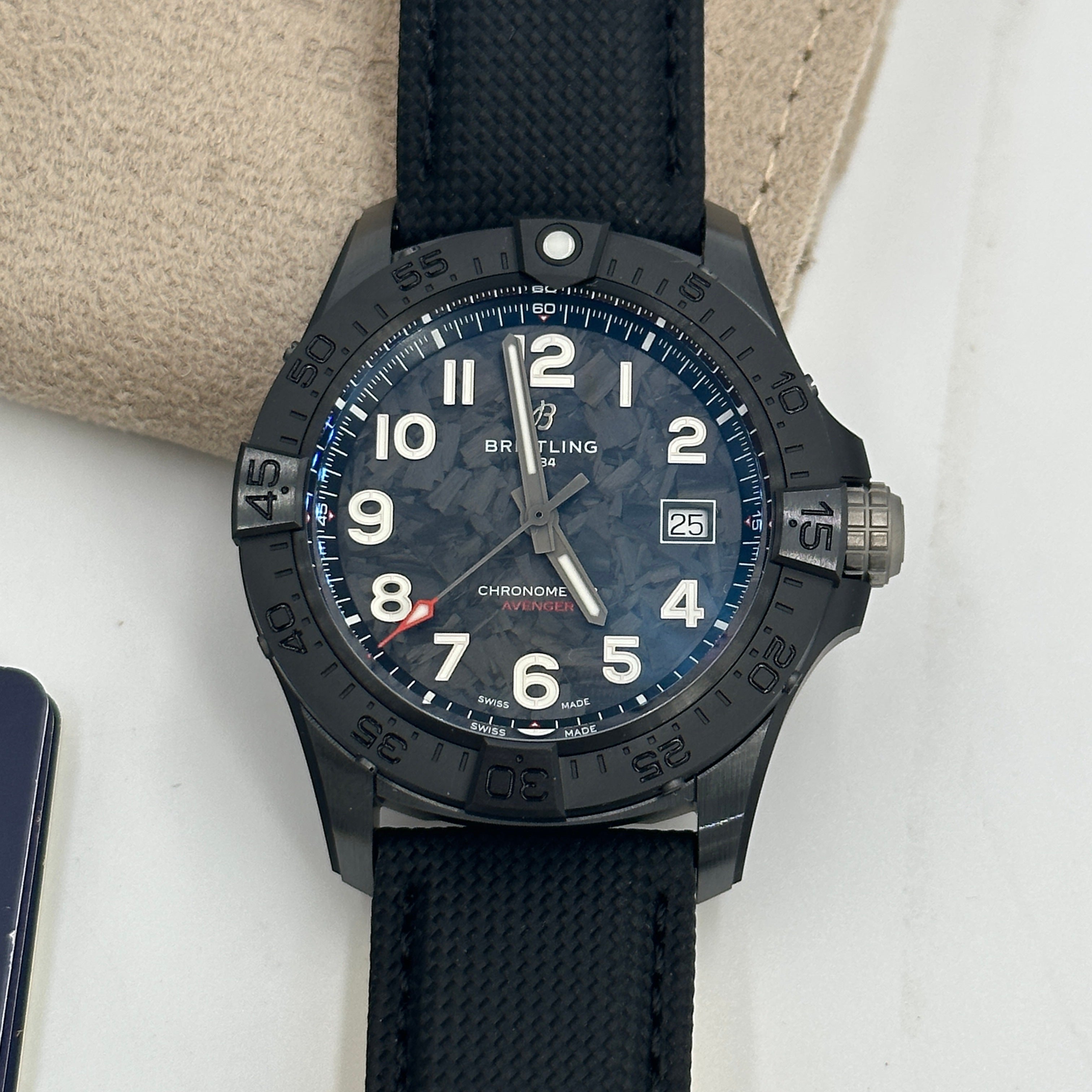 Breitling Avenger 42 mm Automatik 42 Night Mission S17328101B1X1 2025