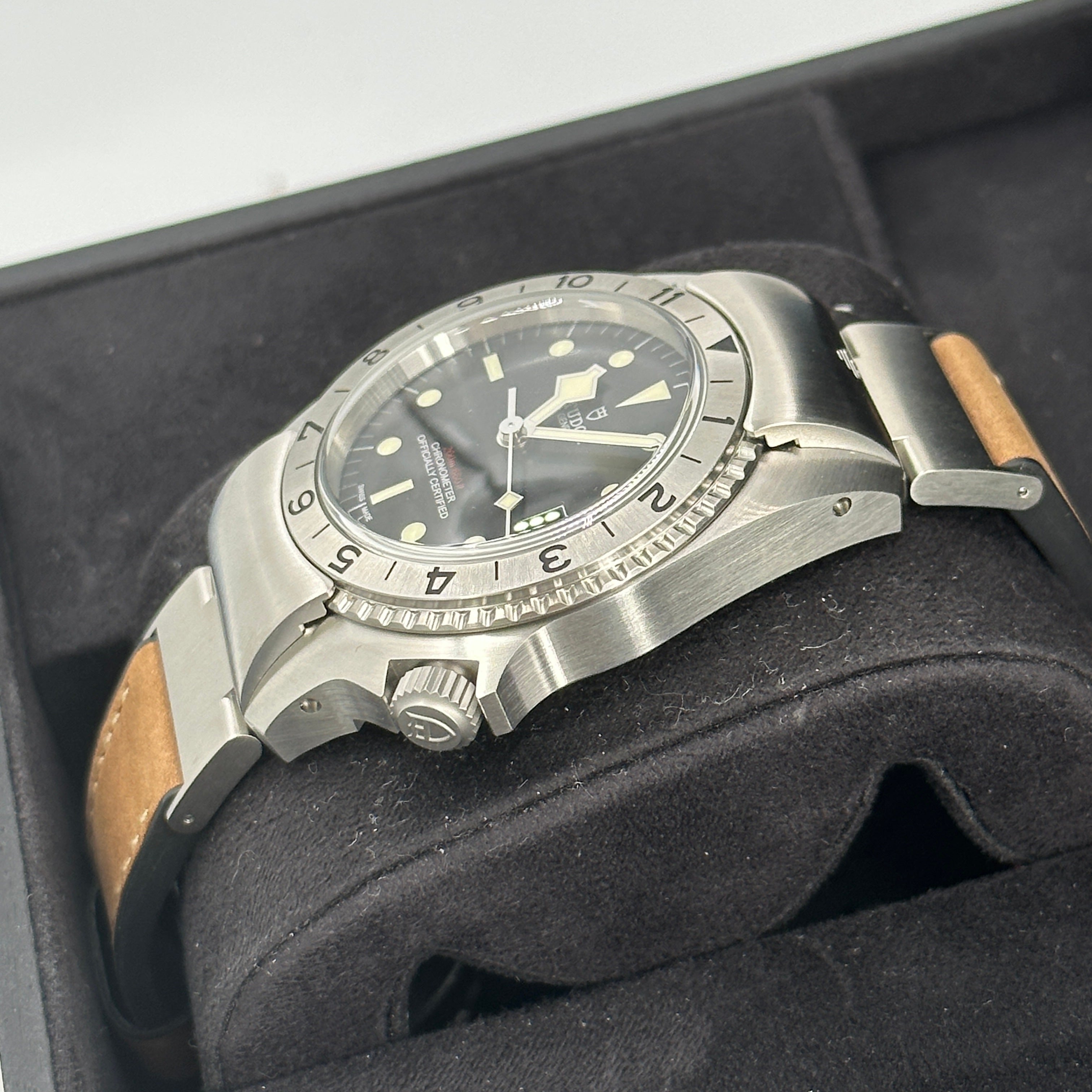 Tudor Black Bay P01 42 mm 70150-0001 Schwarzes Leder 2024