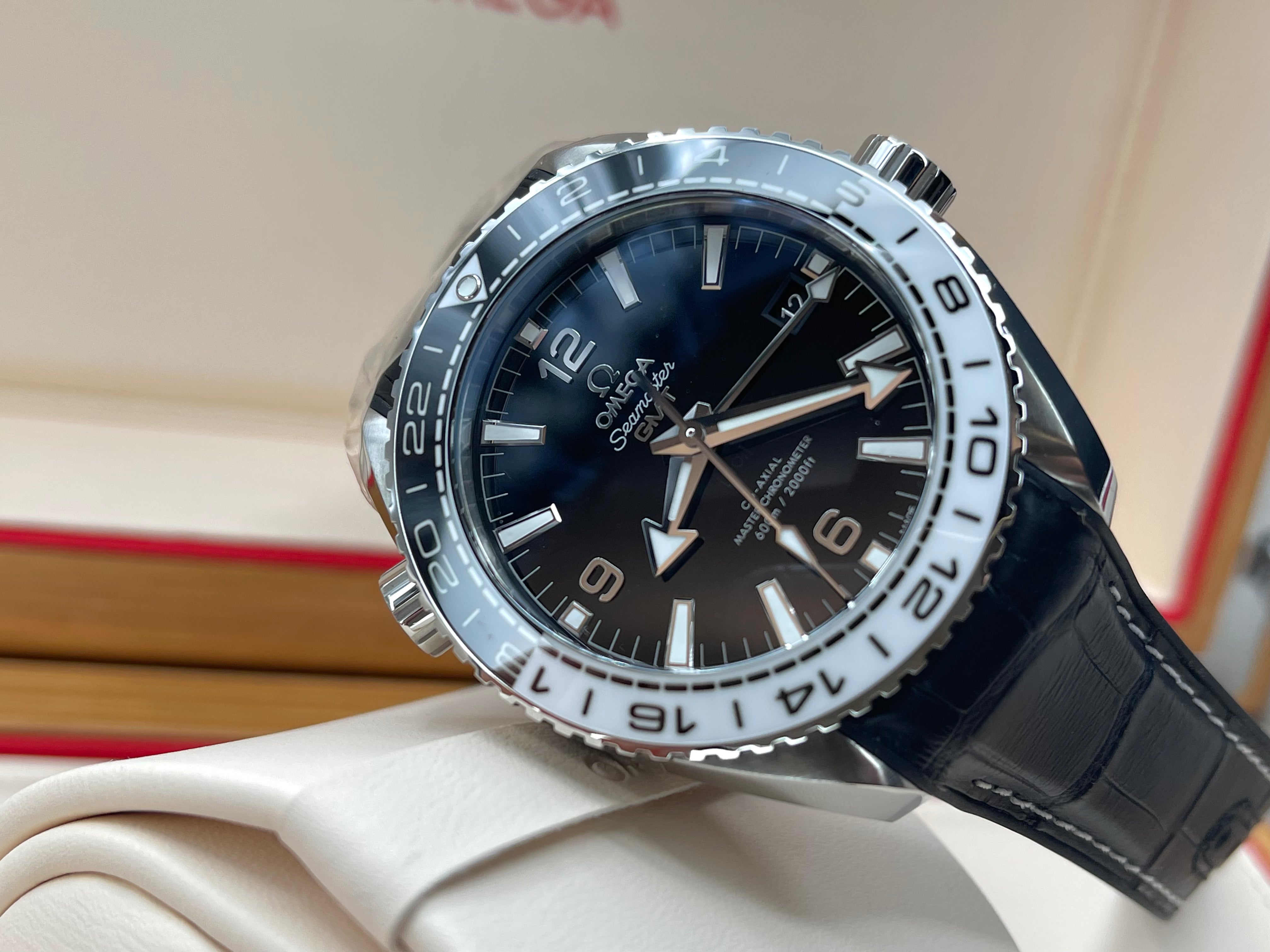 Omega Seamaster Planet Ocean 600M 43,5 mm 215.33.44.22.01.001 2025