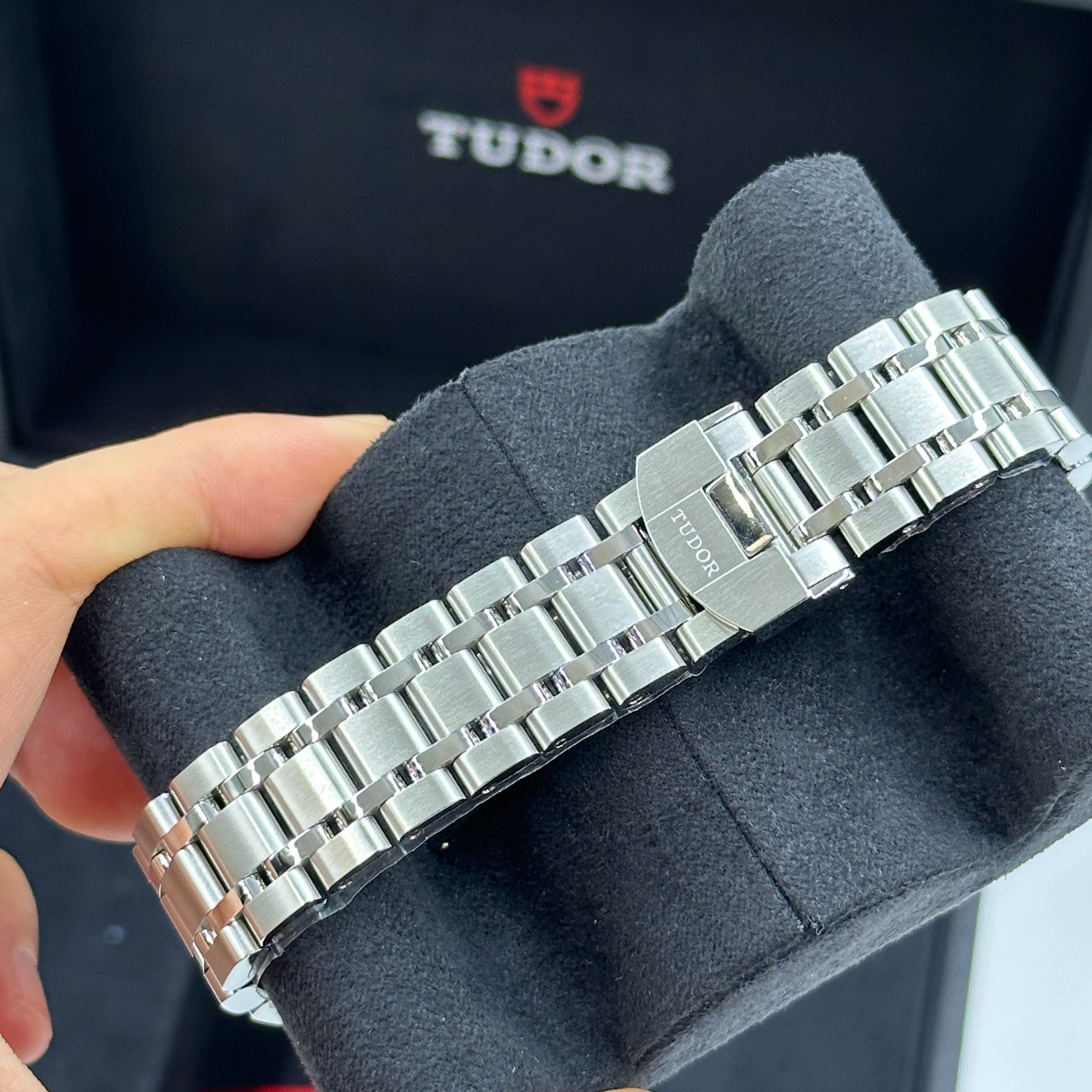 Tudor Tudor Royal 38 mm 28500-0007 Rosa Roman 2023