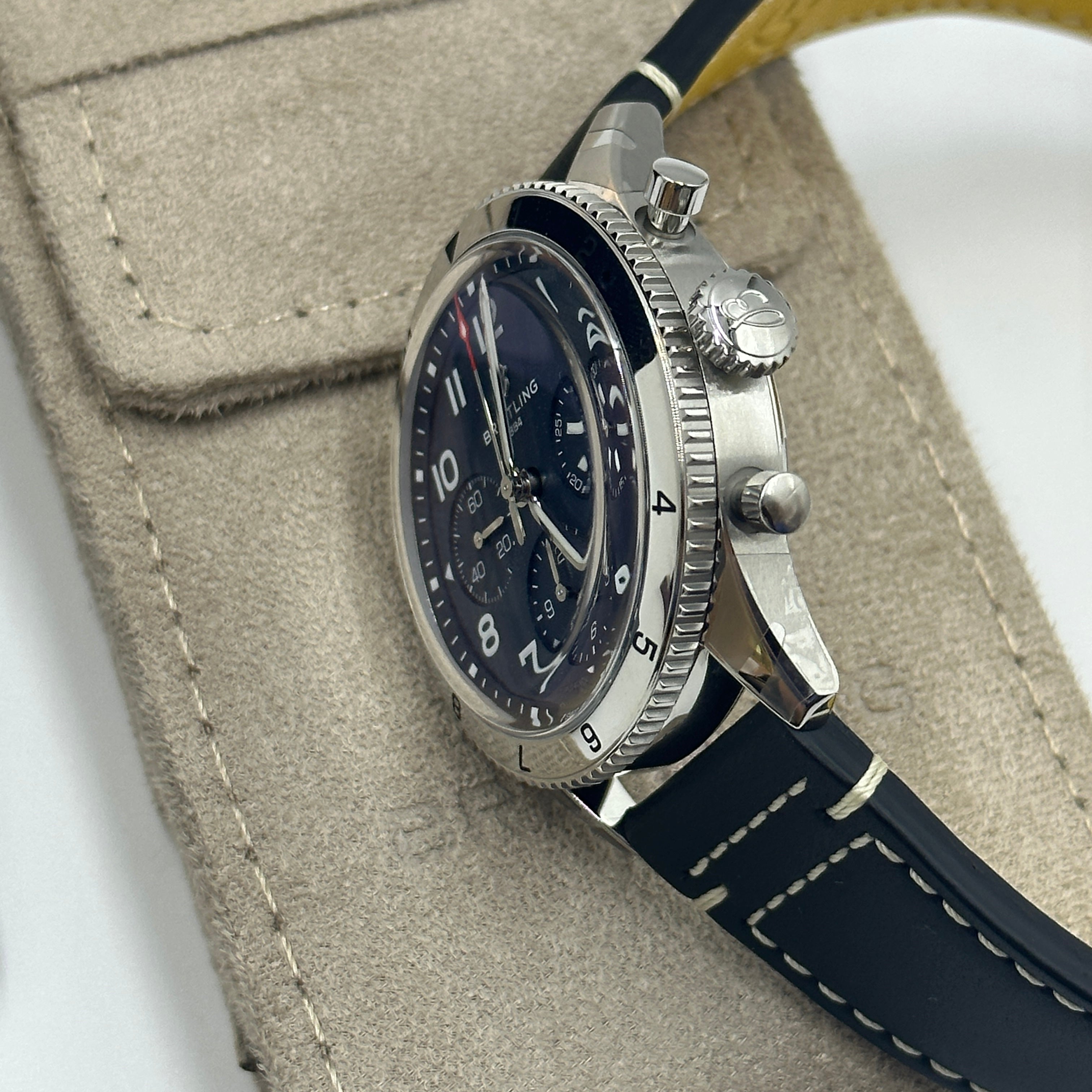 Breitling Classic AVI 42 mm Chronograph 42 Tribut an Vought F4U Corsair A233801A1C1A1 2025