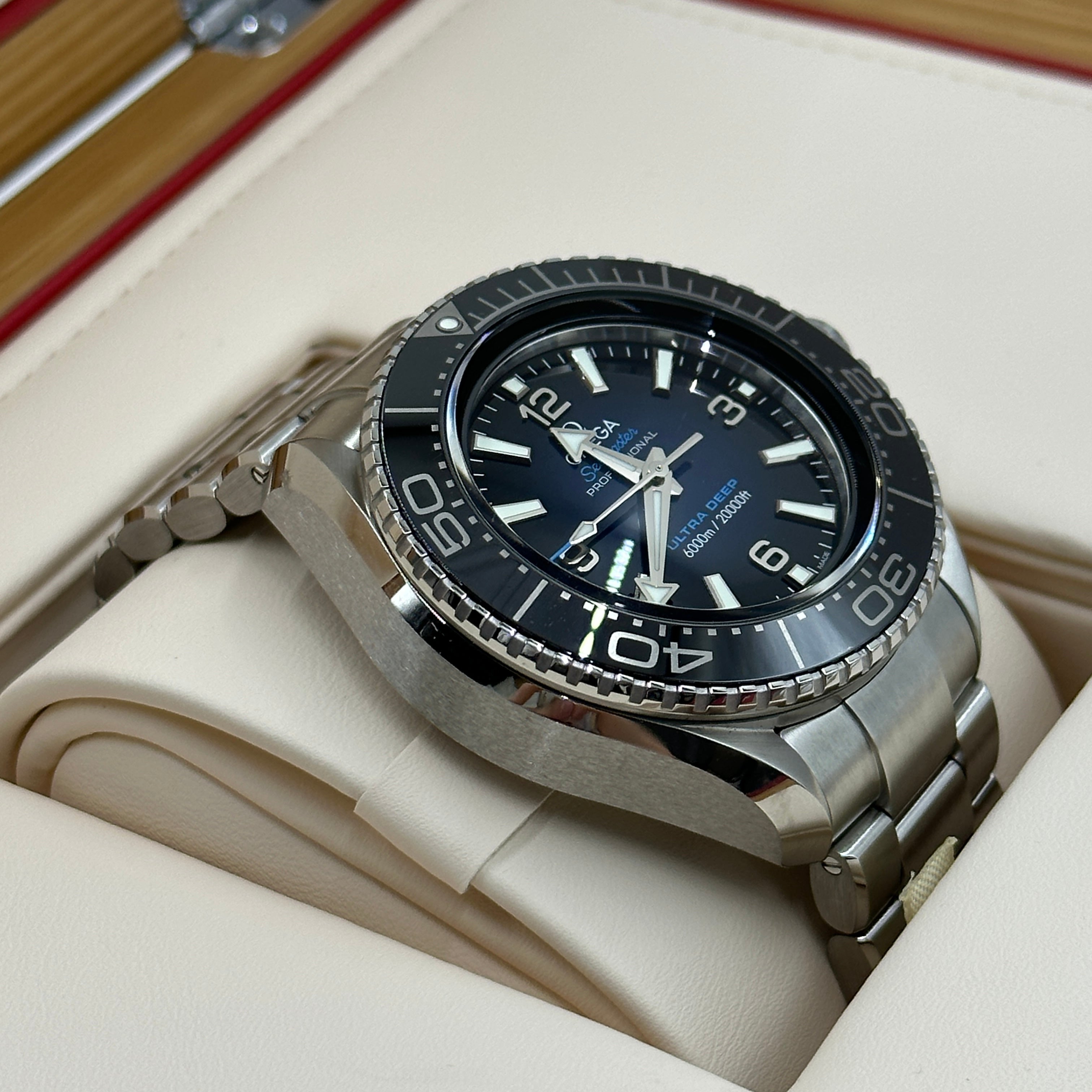 Omega Seamaster Planet Ocean 6000M 45,5 mm 215.30.46.21.03.001 2023
