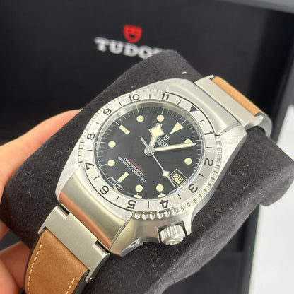 Tudor Black Bay P01 42 mm 70150-0001 Schwarzes Leder 2024