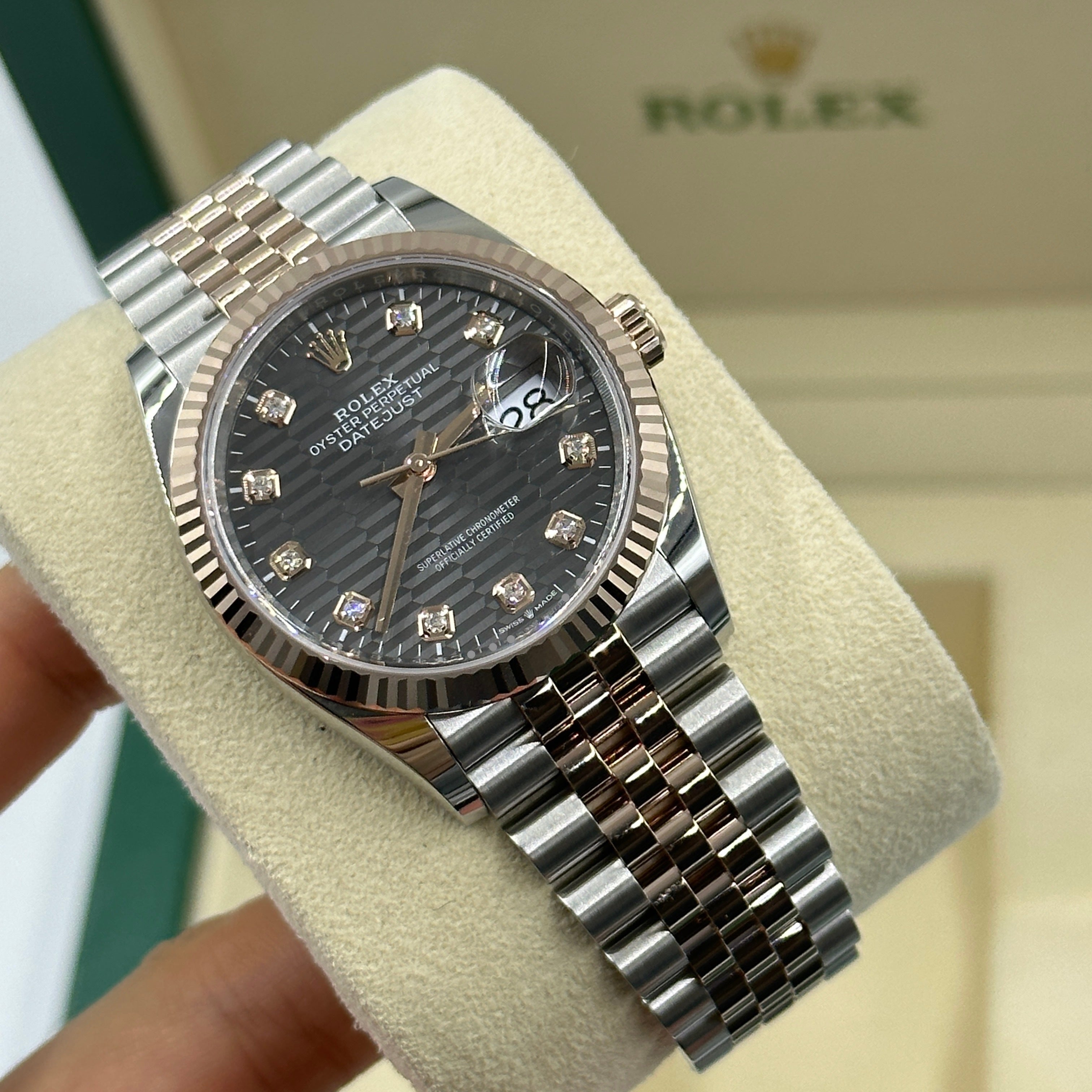 Rolex Datejust 36 126231G Grau geriffeltes Jubiläum 2024