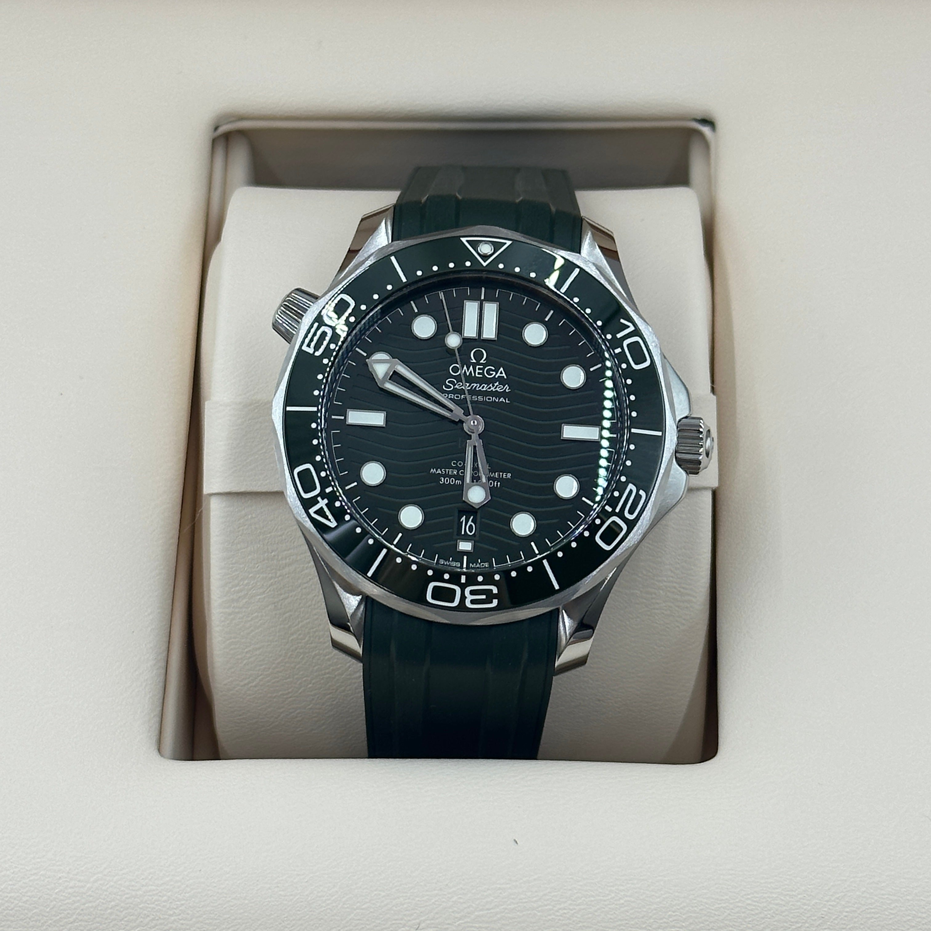 Omega Seamaster Diver 300M 42 mm grüner Kautschuk 210.32.42.20.10.001