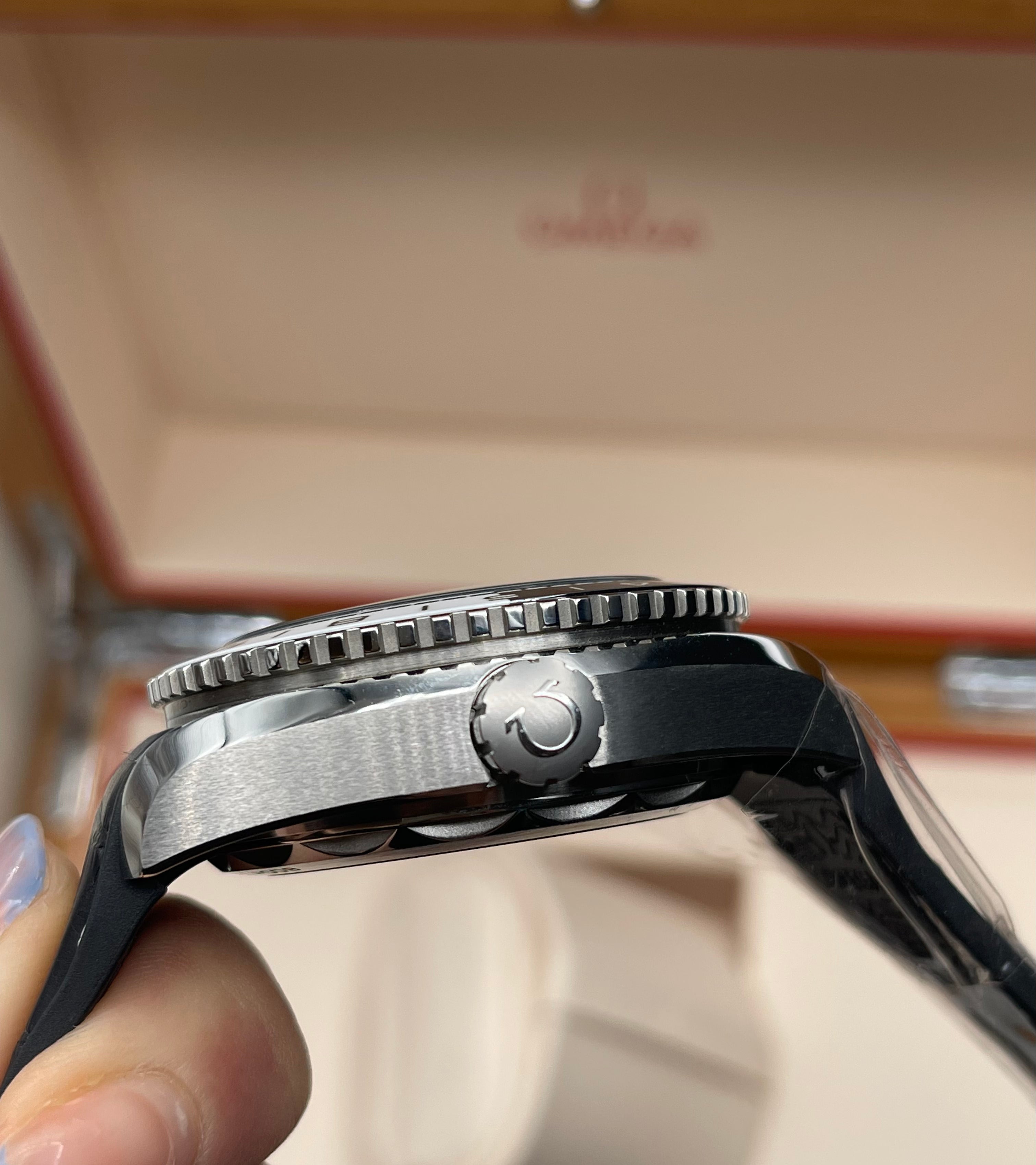 Omega Seamaster Planet Ocean 600M 43,5 mm 215.33.44.22.01.001 2025
