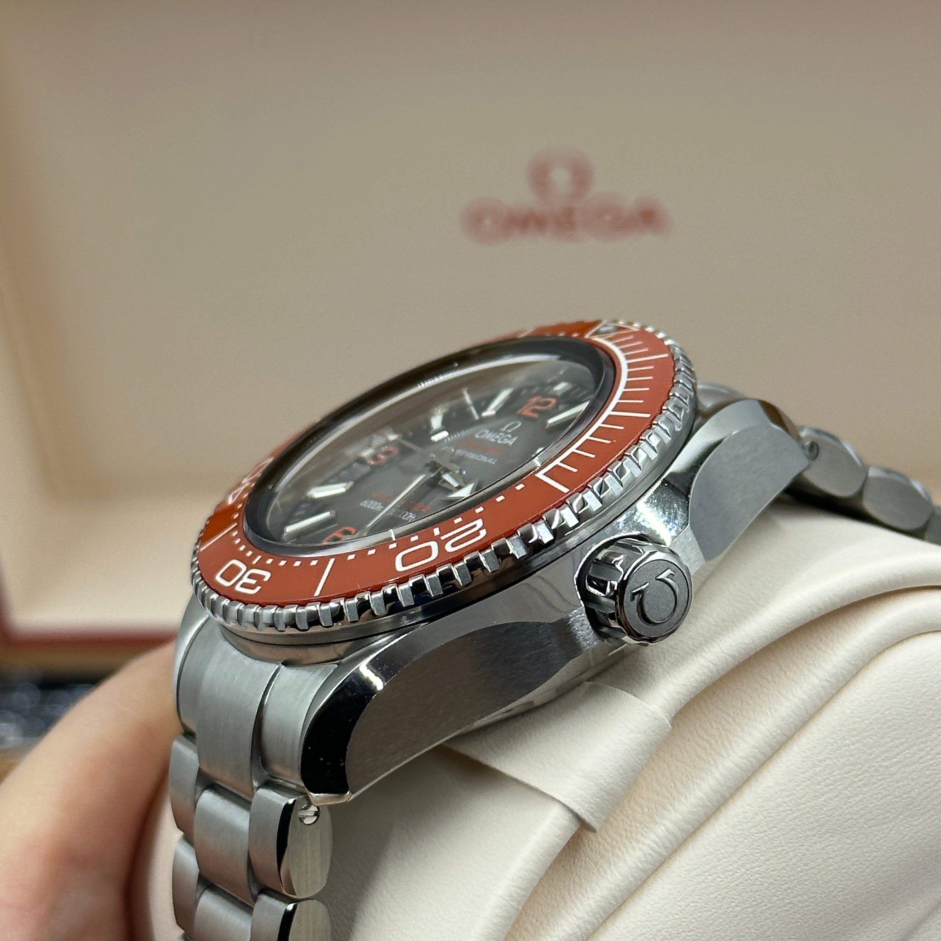 Omega Seamaster Planet Ocean 6000M 45,5 mm 215.30.46.21.06.001 2023