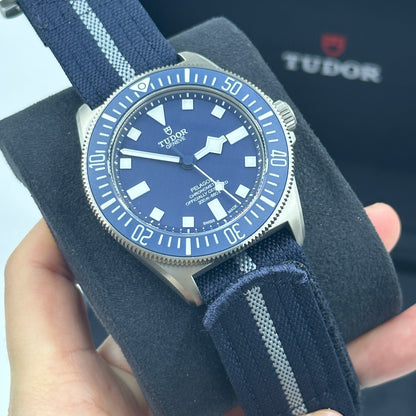 Tudor Pelagos FXD 42 mm 25707B/24 Blauer Stoff 2024