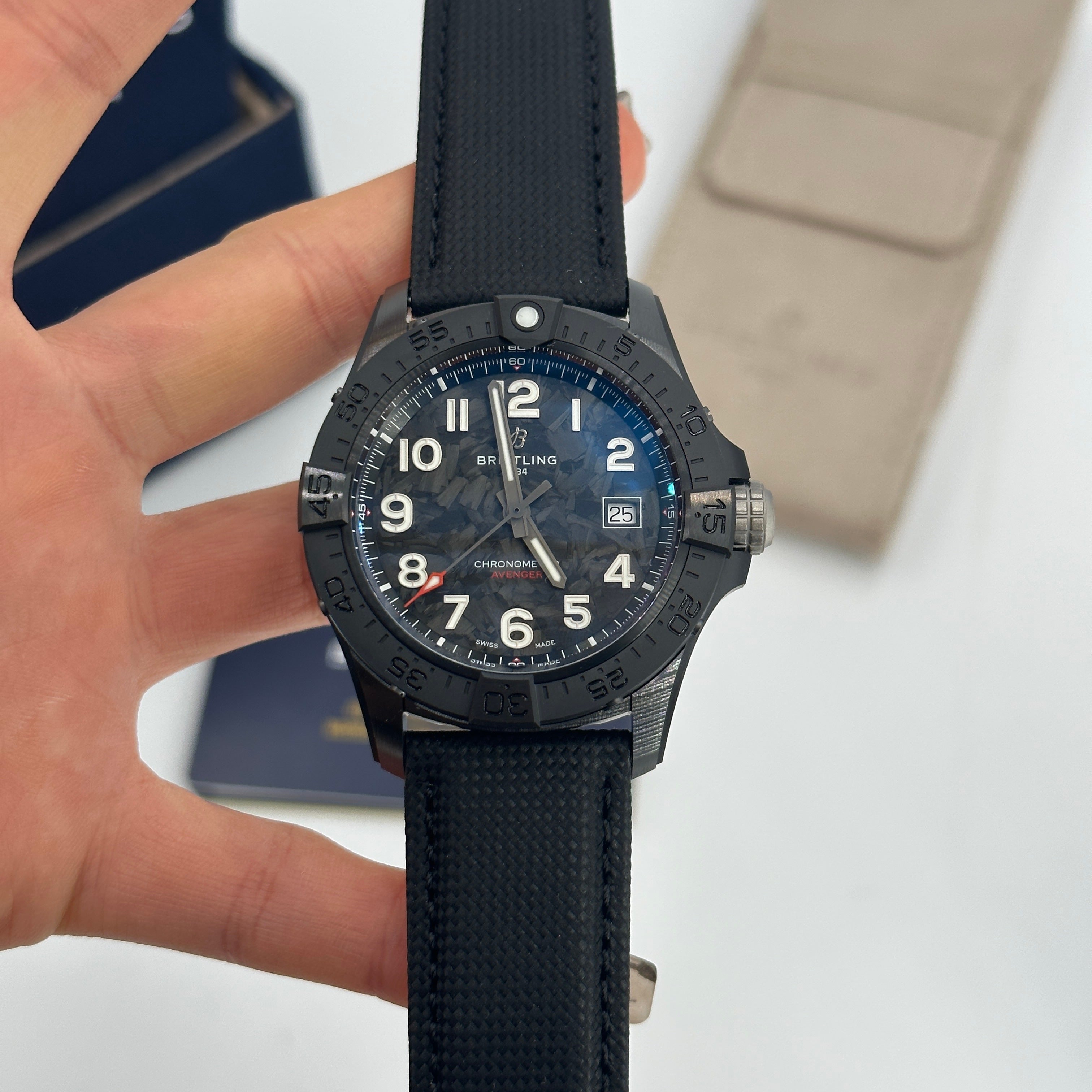 Breitling Avenger 42 mm Automatik 42 Night Mission S17328101B1X1 2025
