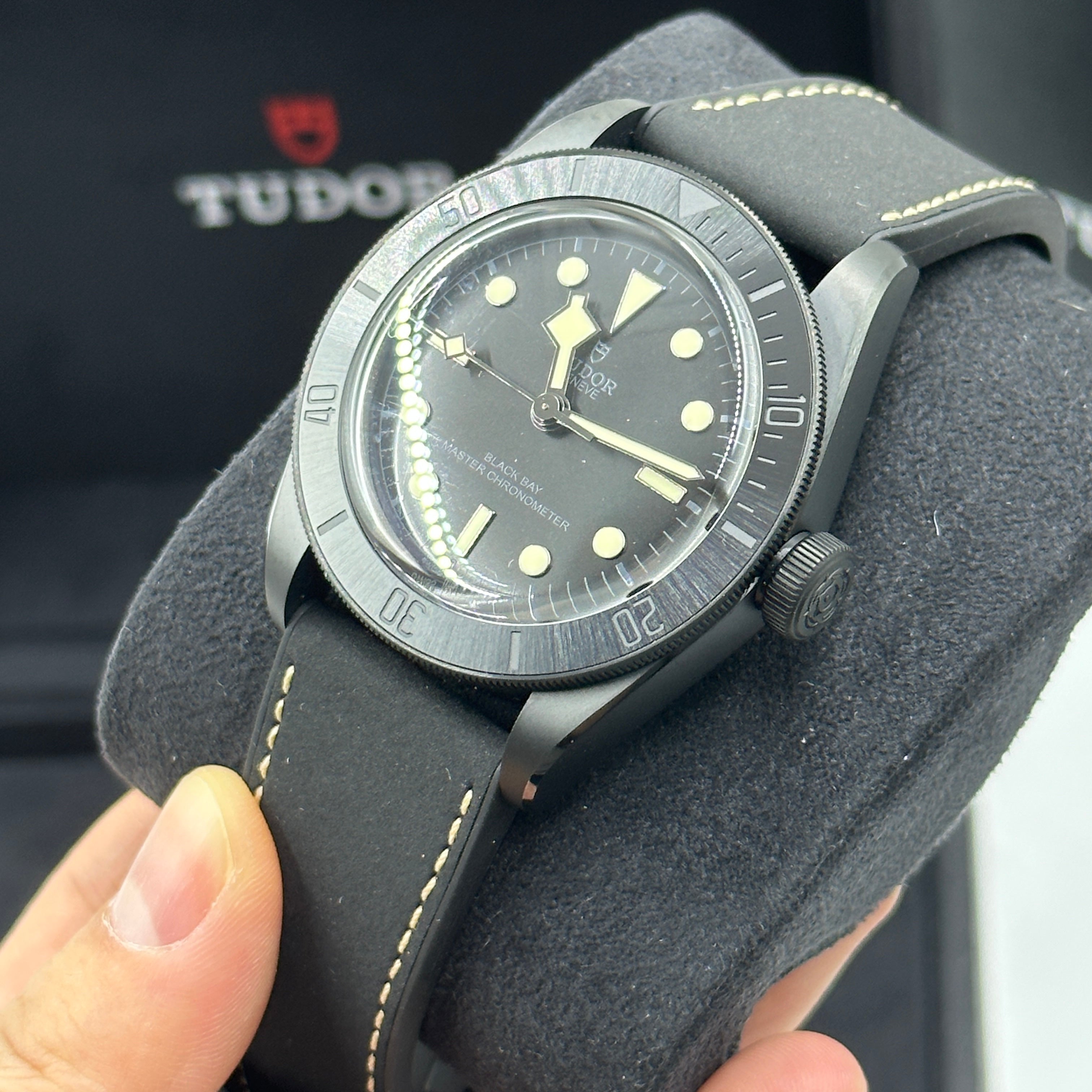 Tudor Black Bay Keramik 41 mm 79210Cnu-0001 Schwarzes Leder 2023