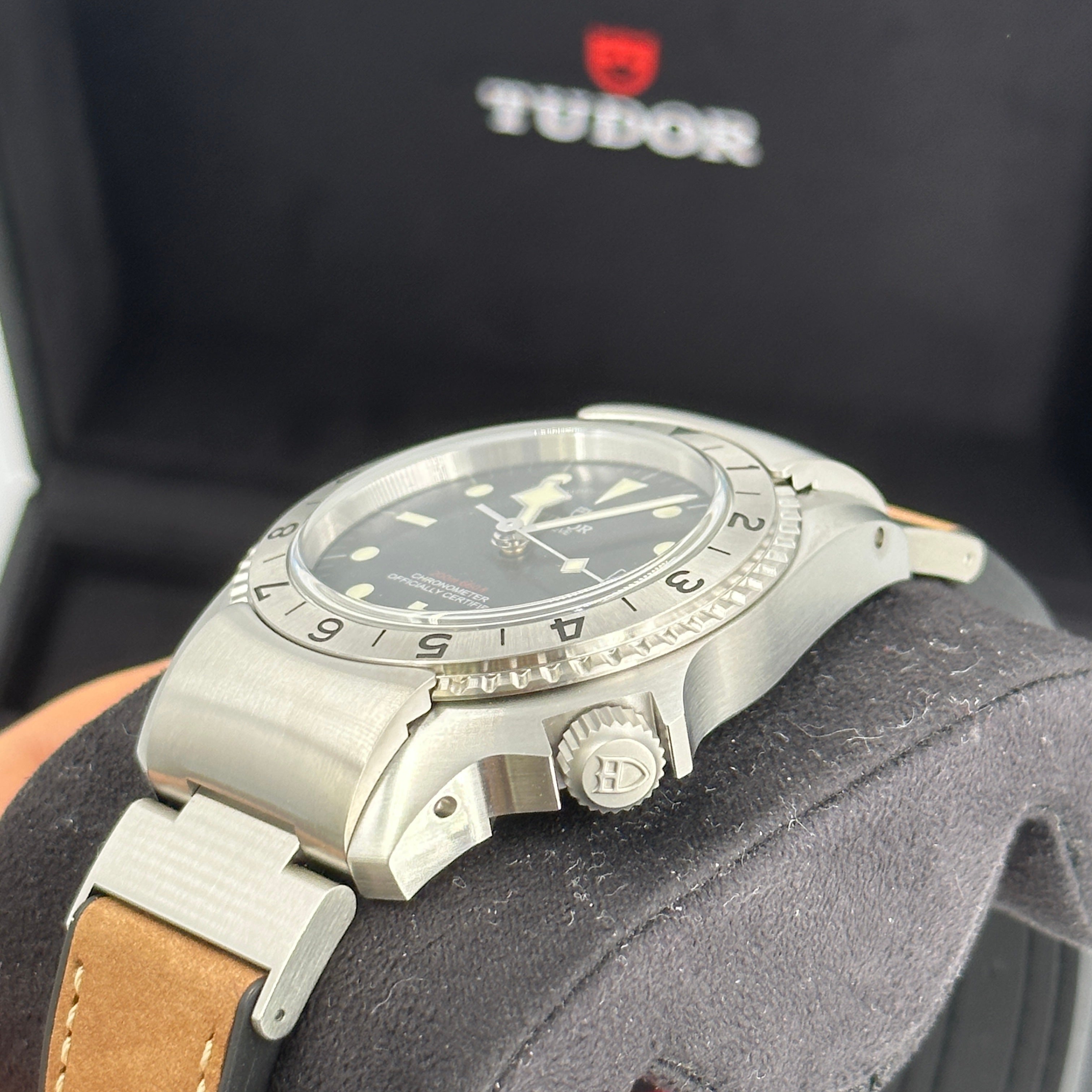 Tudor Black Bay P01 42 mm 70150-0001 Schwarzes Leder 2024