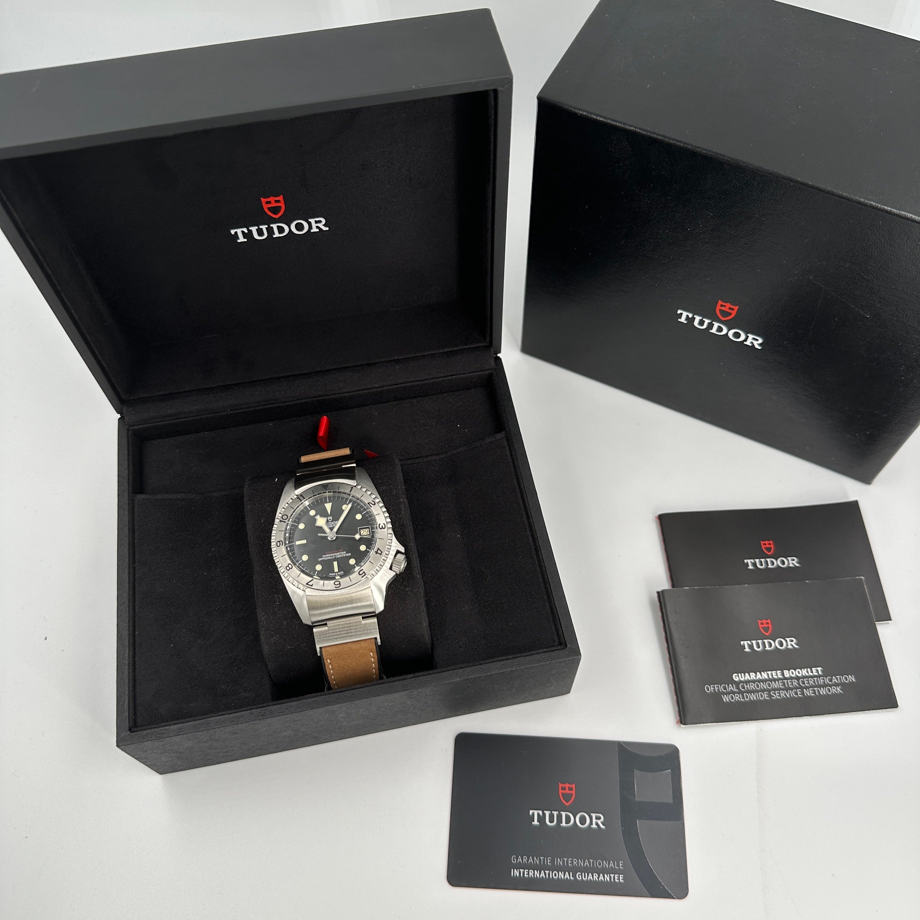 Tudor Black Bay P01 42 mm 70150-0001 Schwarzes Leder 2024