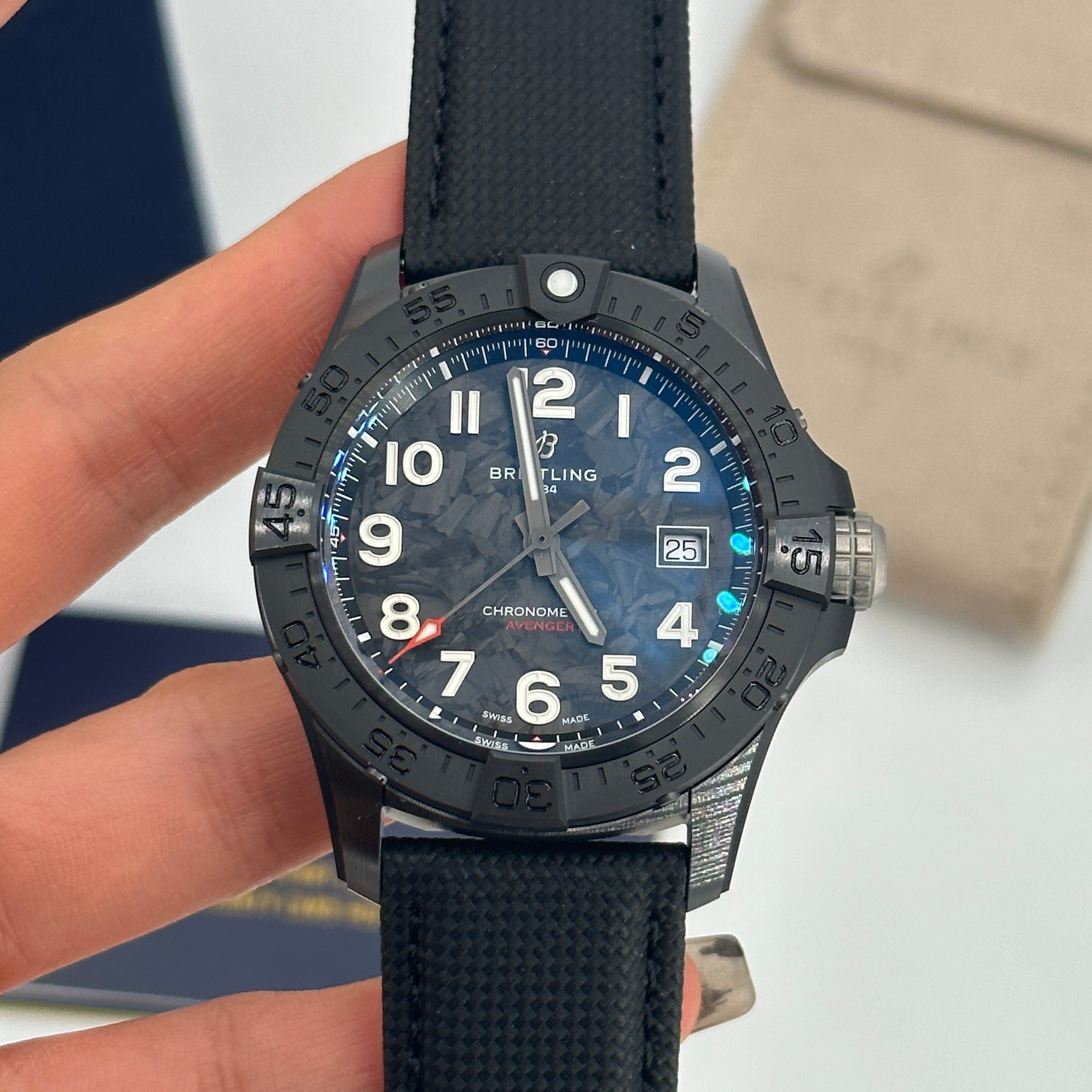 Breitling Avenger 42 mm Automatik 42 Night Mission S17328101B1X1 2025