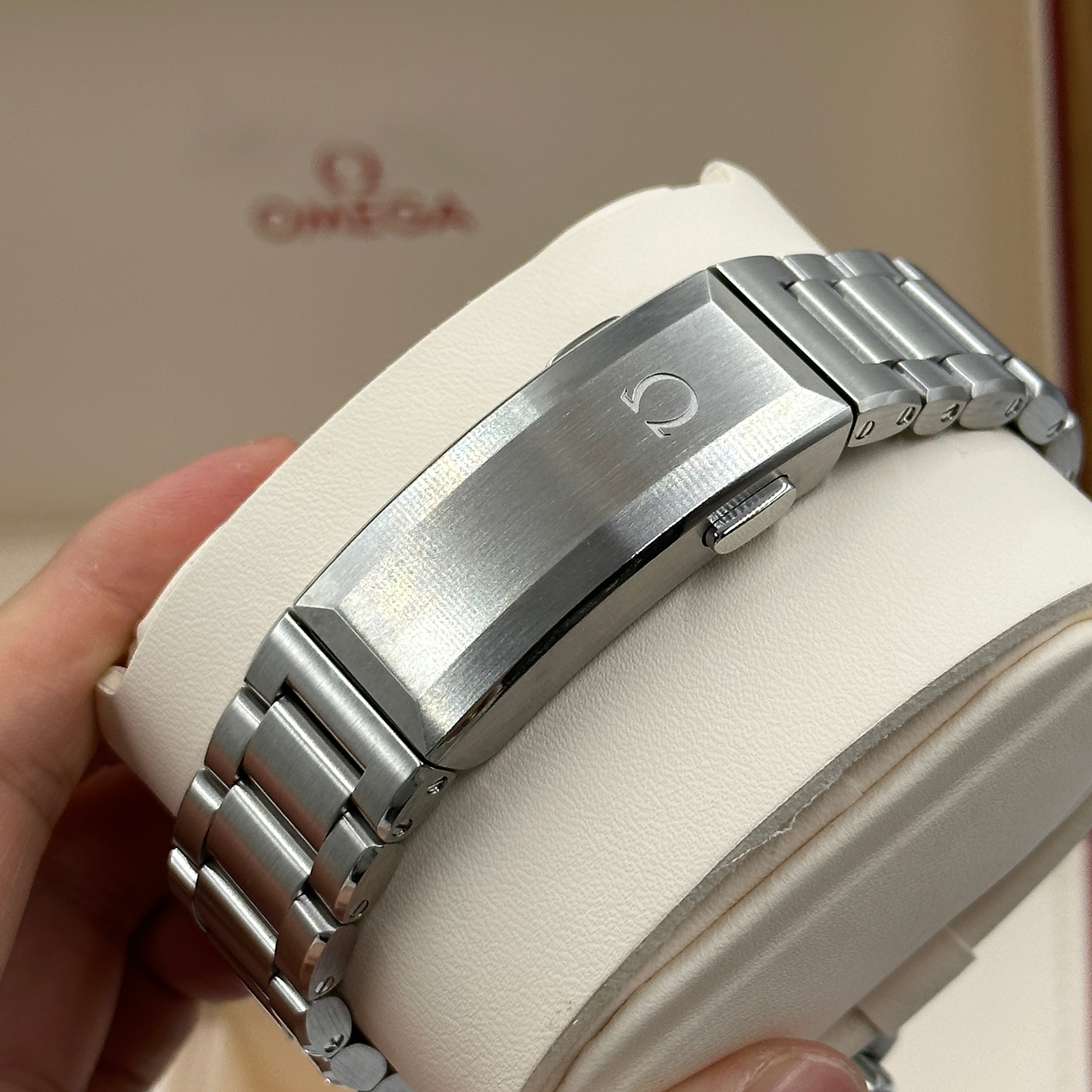 Omega Seamaster Planet Ocean 6000M 45,5 mm 215.30.46.21.03.001 2023