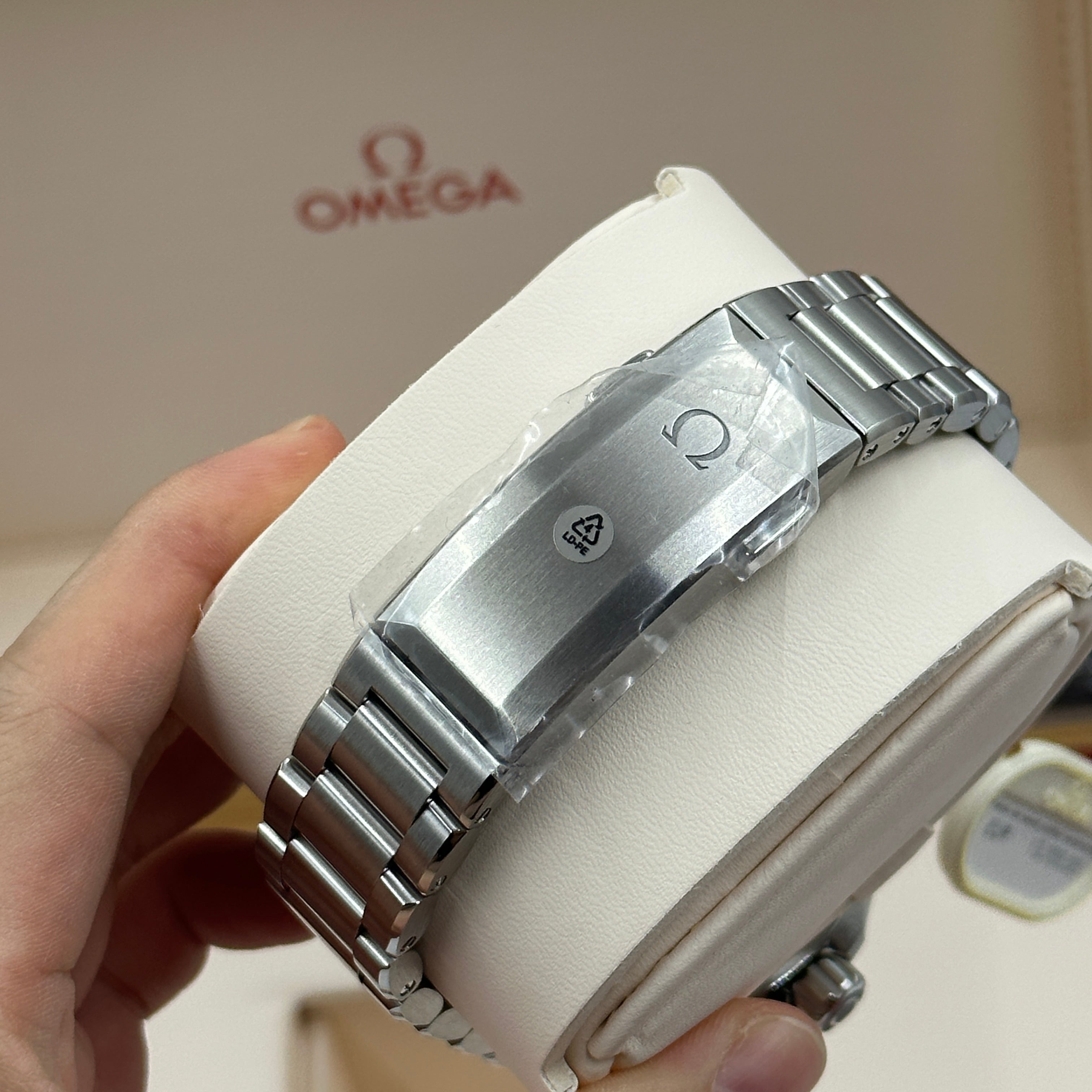 Omega Seamaster Planet Ocean 6000M 45,5 mm 215.30.46.21.06.001 2023