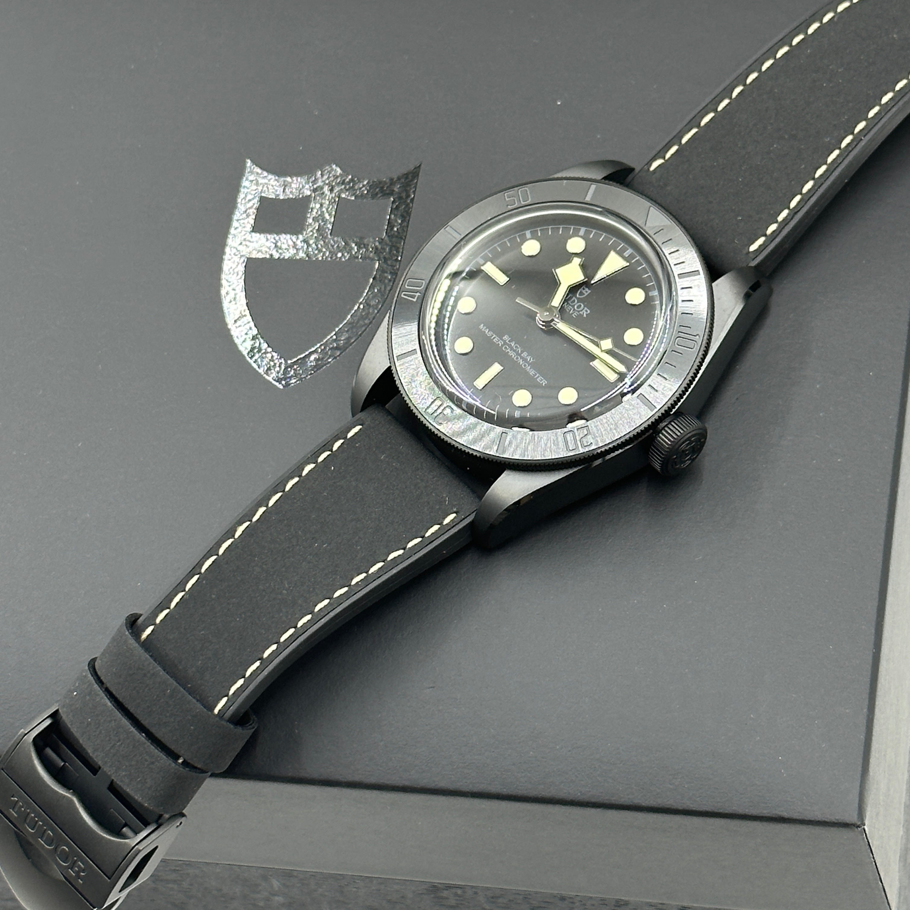 Tudor Black Bay Keramik 41 mm 79210Cnu-0001 Schwarzes Leder 2023