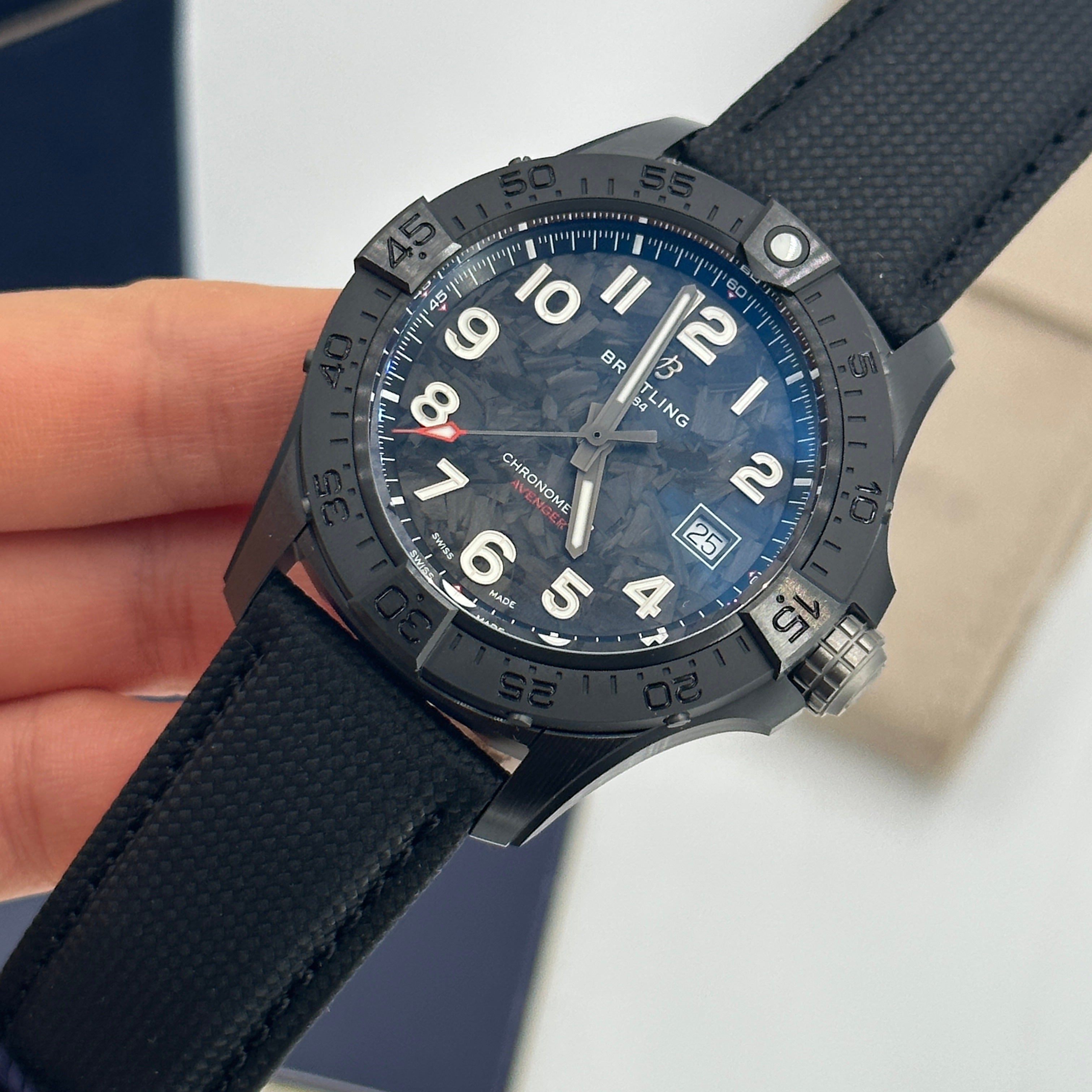 Breitling Avenger 42 mm Automatik 42 Night Mission S17328101B1X1 2025