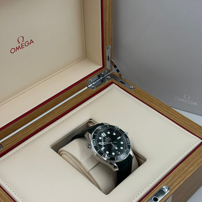 Omega Seamaster Diver 300M 42 mm grüner Kautschuk 210.32.42.20.10.001