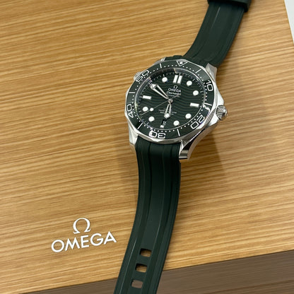 Omega Seamaster Diver 300M 42 mm grüner Kautschuk 210.32.42.20.10.001