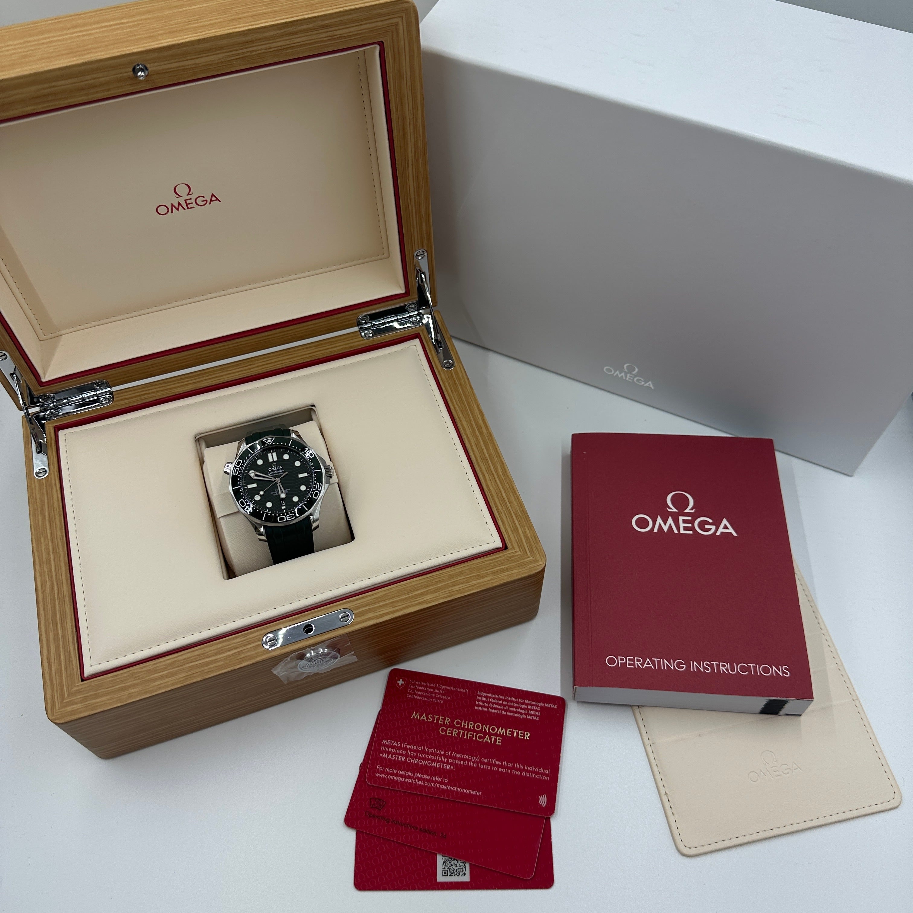 Omega Seamaster Diver 300M 42 mm grüner Kautschuk 210.32.42.20.10.001