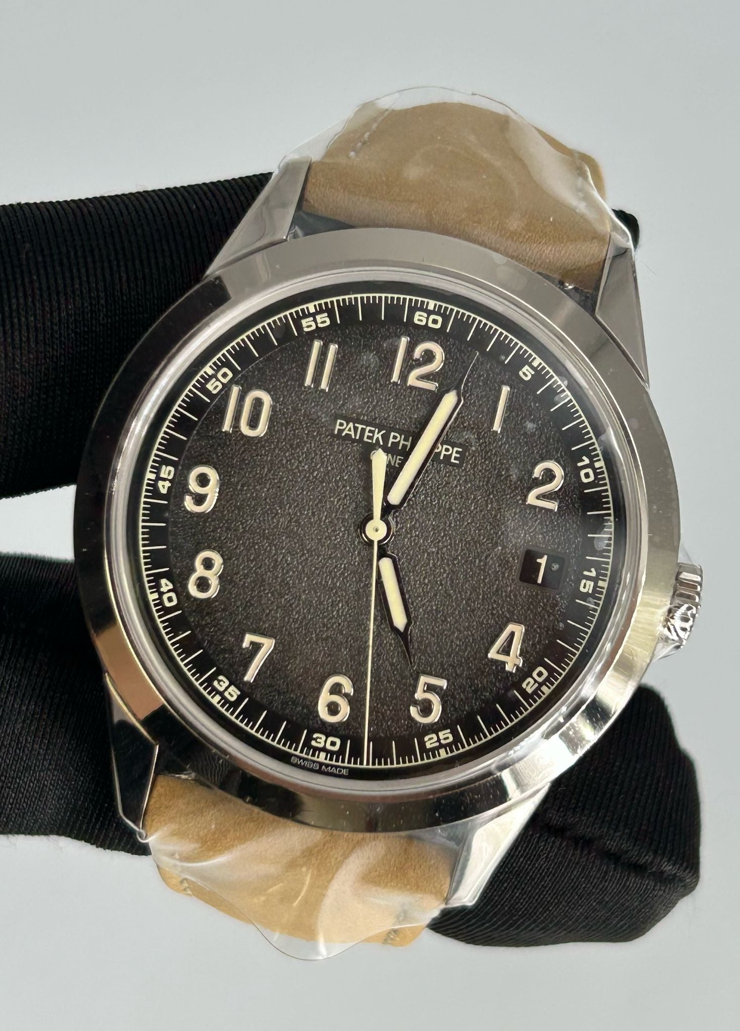 Patek Philippe Calatrava 5226G‑001 Weißgold 40 mm strukturiertes Zifferblatt