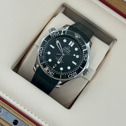 Omega Seamaster Diver 300M 42 mm grüner Kautschuk 210.32.42.20.10.001