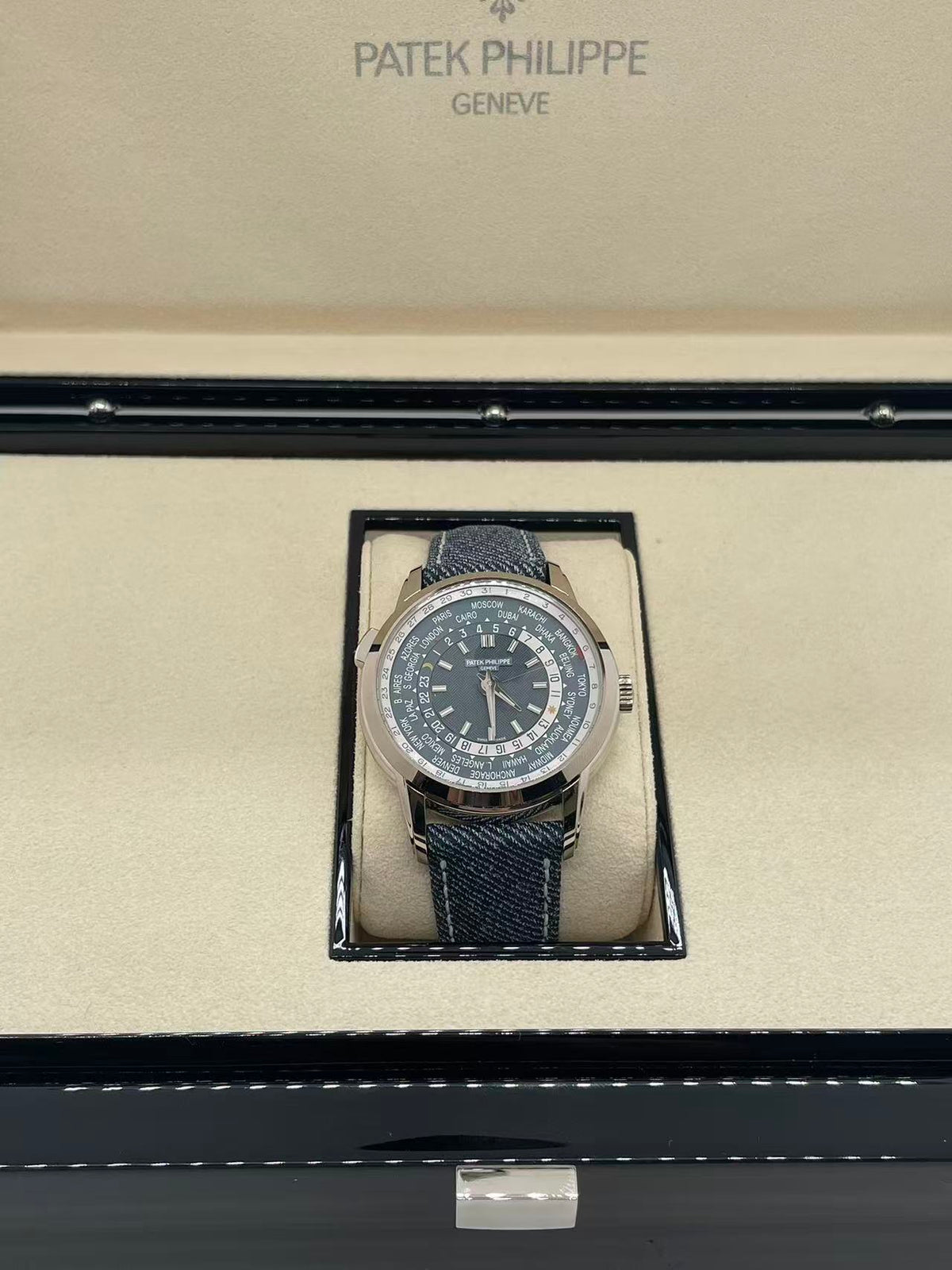 Patek Philippe 5330G-001  2025