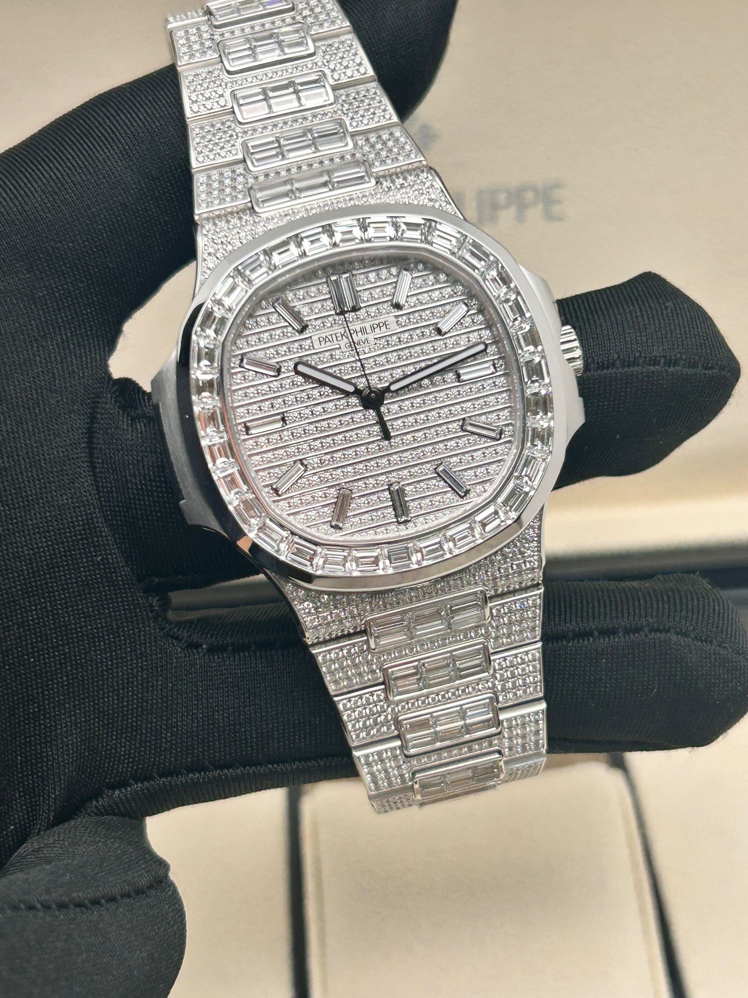 Patek Philippe Nautilus  ref. 5811/1460G-001 White Gold