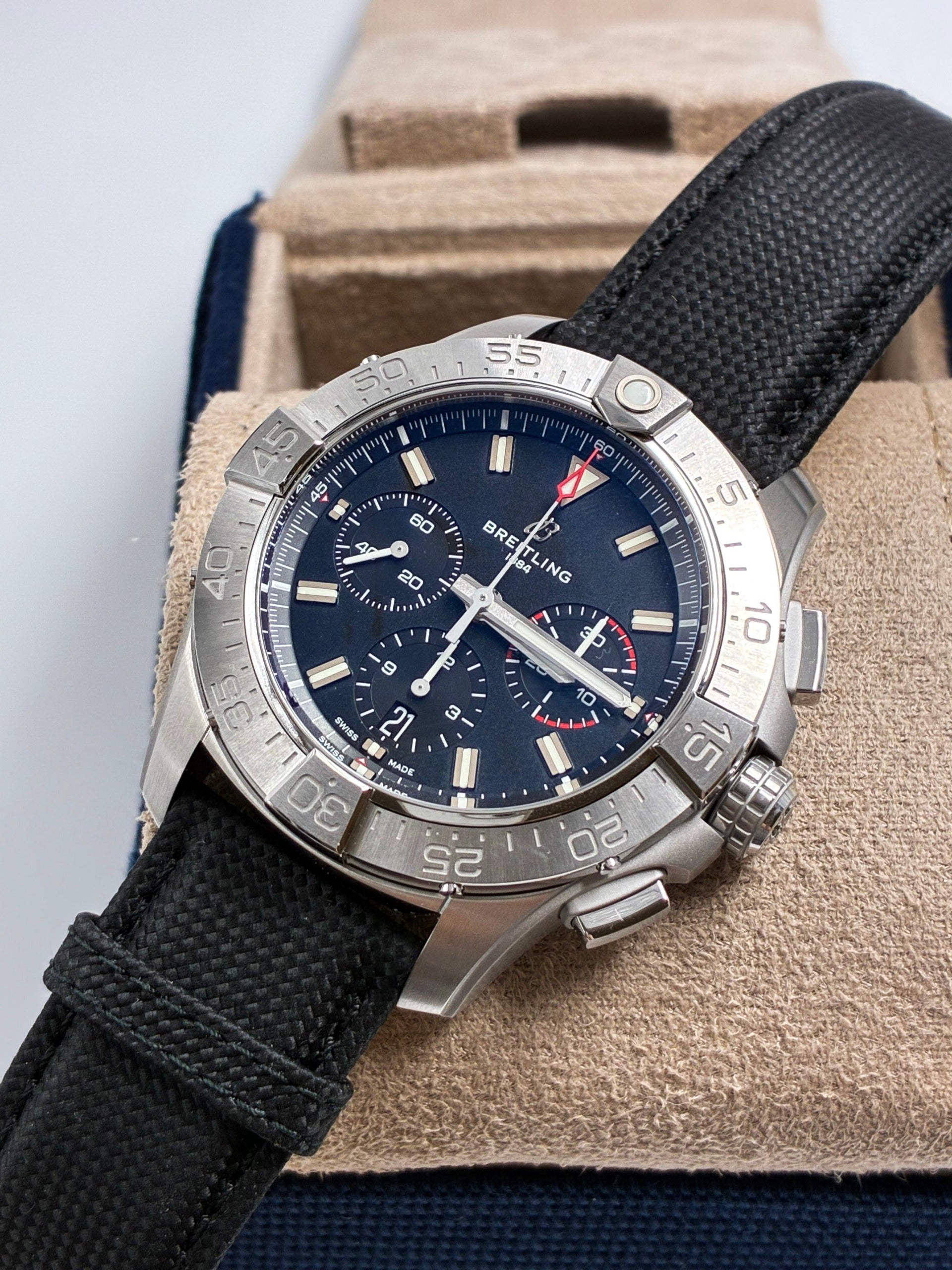 Breitling Avenger B01 Chronograph 44 AB0147101B1X1