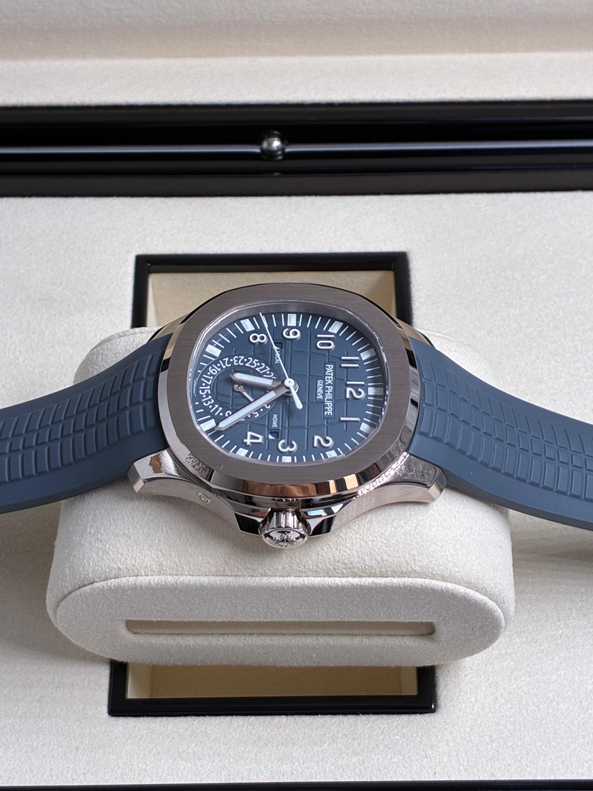 Patek Philippe Aquanaut 5164G-001  2025
